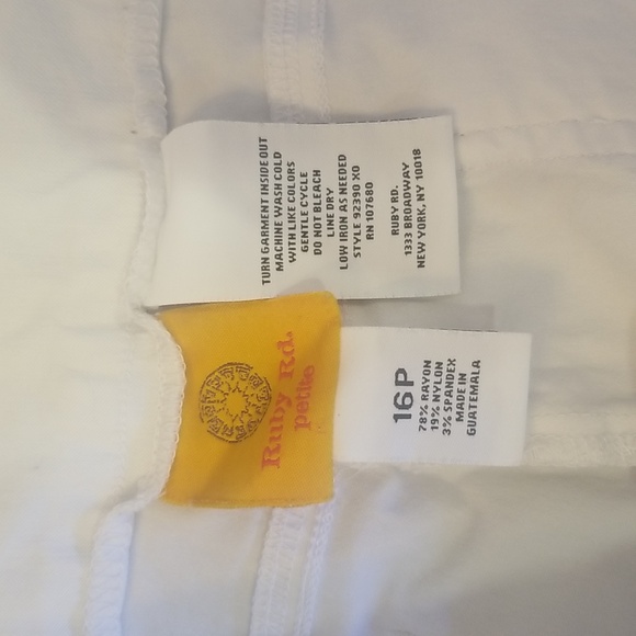 Ruby Rd. Petite White Capris - Picture 5 of 6